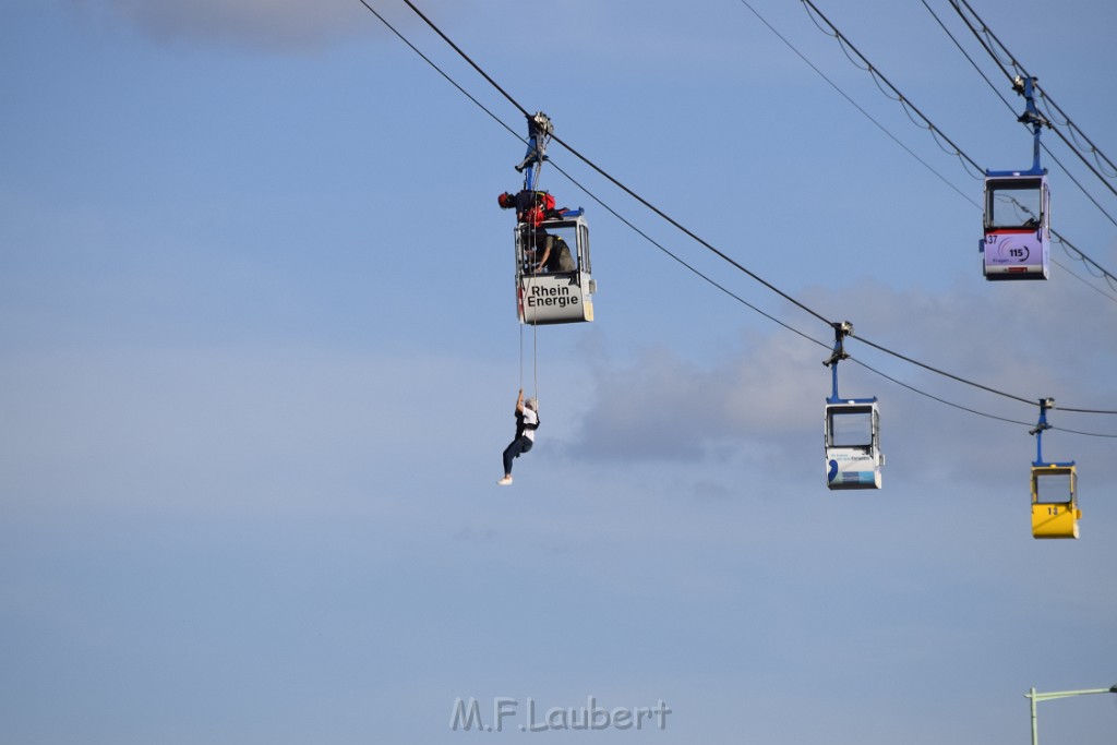 Koelner Seilbahn Gondel blieb haengen Koeln Linksrheinisch P516.JPG - Miklos Laubert